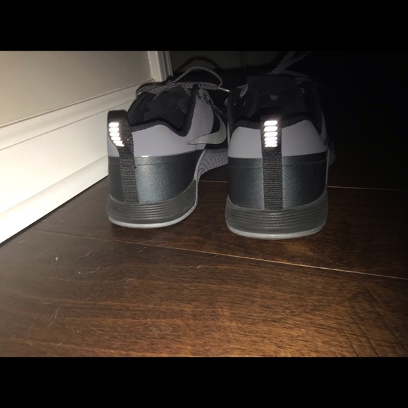 Nike Flywire tennis shoes - Picture 3 of 6
